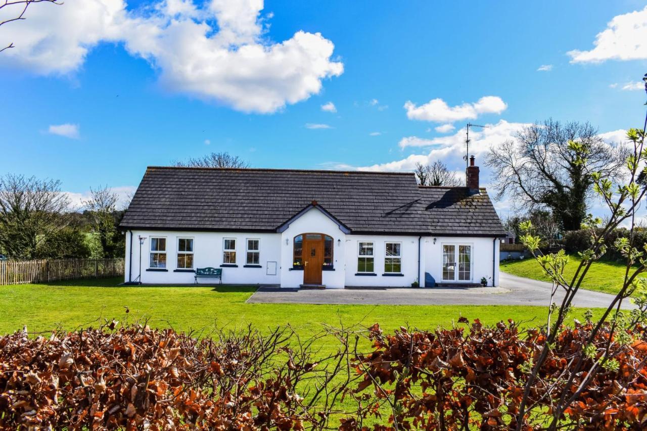The Heights & Hollows Farmhouse, Saul, Downpatrick, Sleeps 14 Buitenkant foto