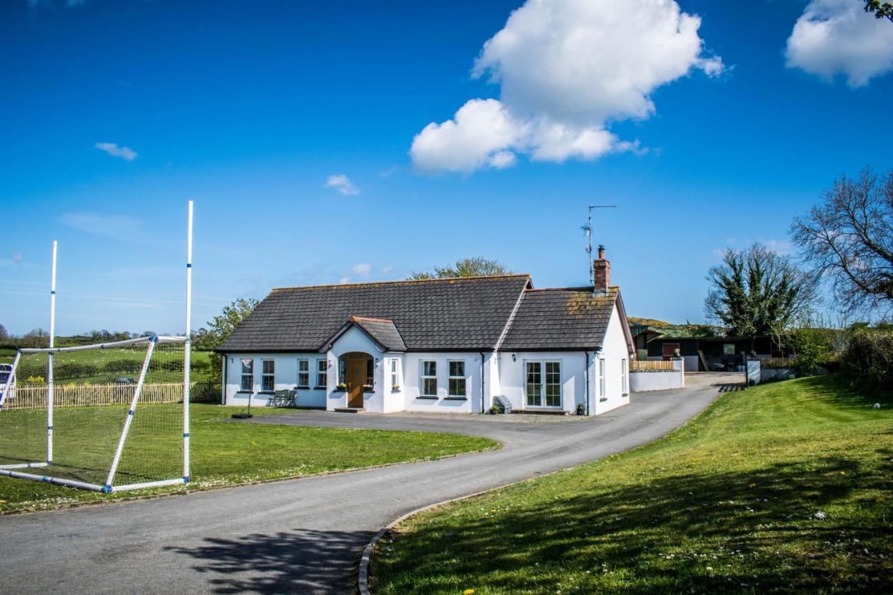 The Heights & Hollows Farmhouse, Saul, Downpatrick, Sleeps 14 Buitenkant foto