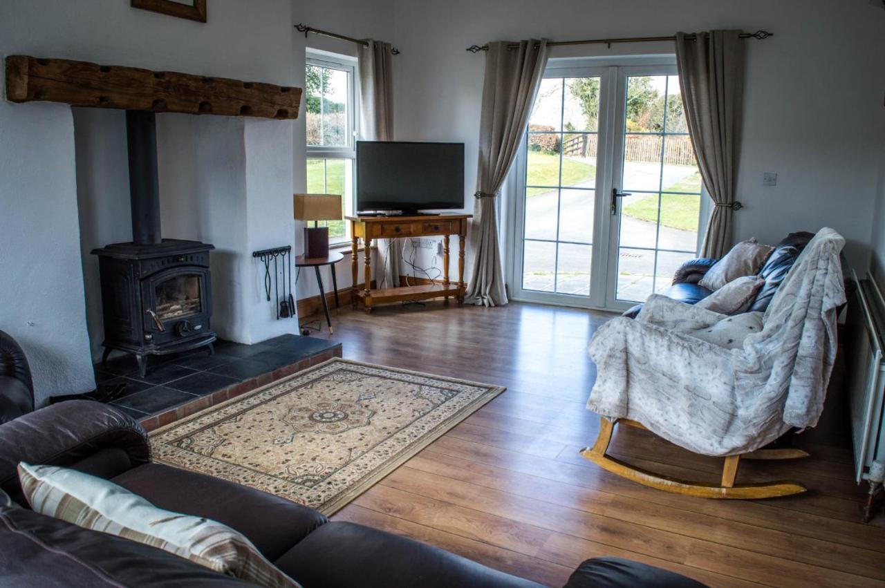 The Heights & Hollows Farmhouse, Saul, Downpatrick, Sleeps 14 Buitenkant foto