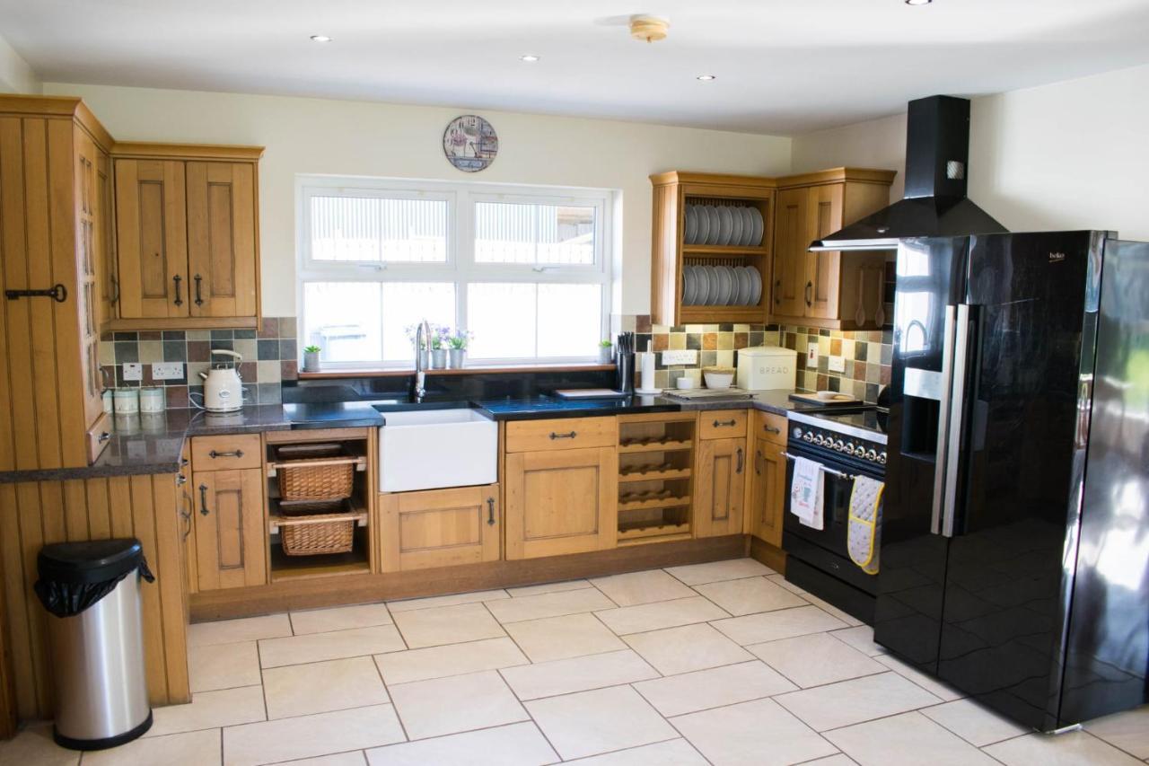 The Heights & Hollows Farmhouse, Saul, Downpatrick, Sleeps 14 Buitenkant foto