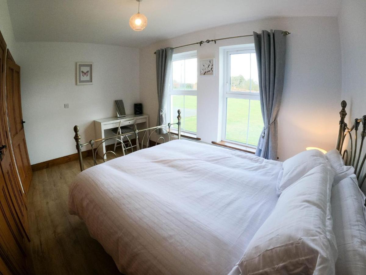 The Heights & Hollows Farmhouse, Saul, Downpatrick, Sleeps 14 Buitenkant foto