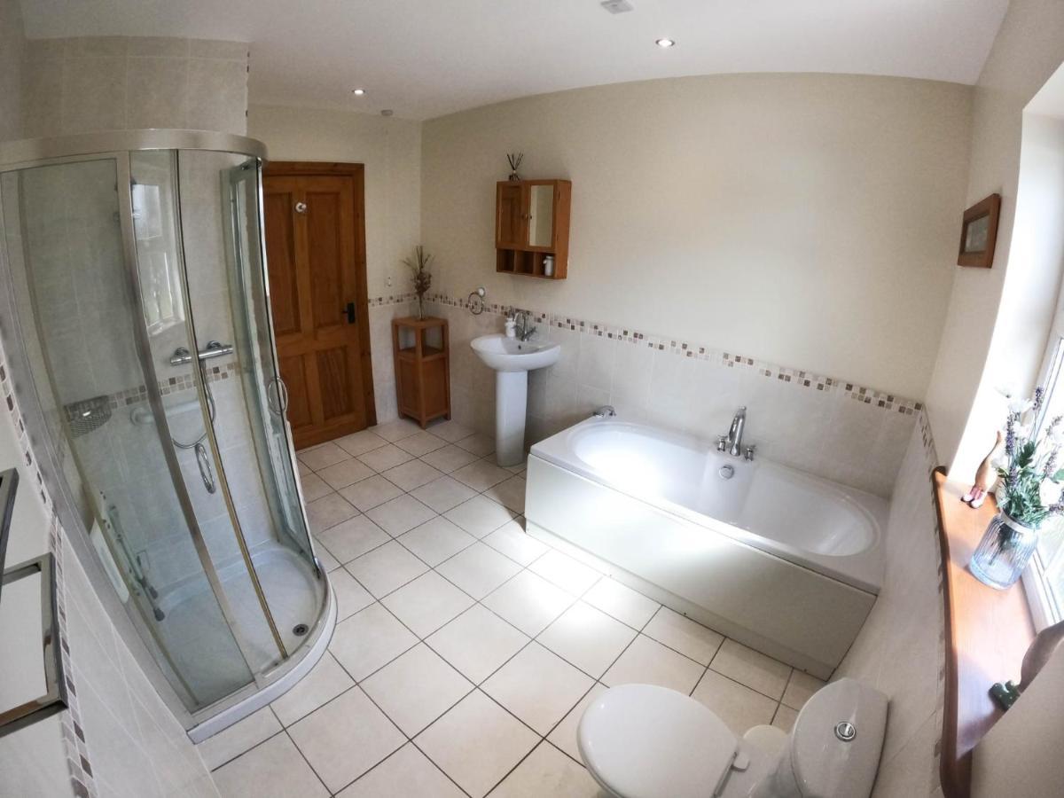 The Heights & Hollows Farmhouse, Saul, Downpatrick, Sleeps 14 Buitenkant foto