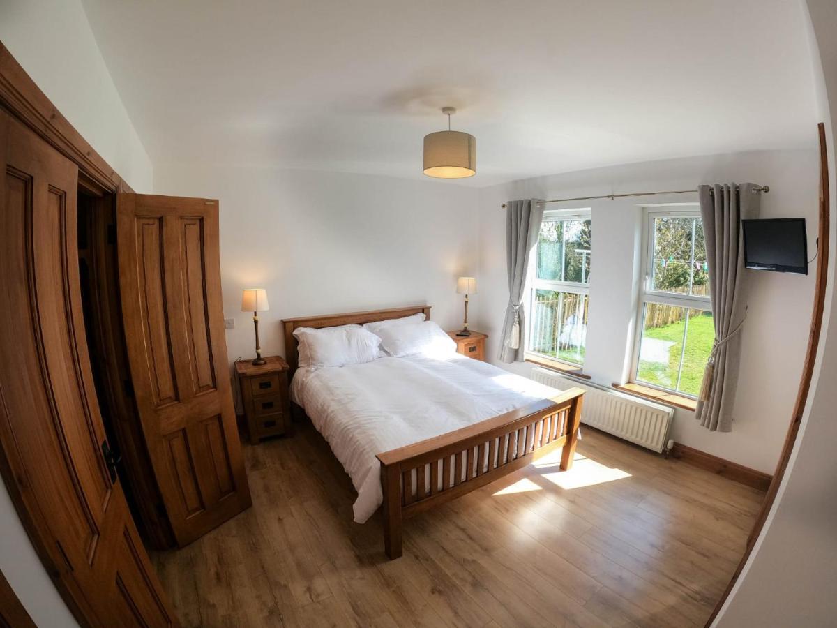 The Heights & Hollows Farmhouse, Saul, Downpatrick, Sleeps 14 Buitenkant foto