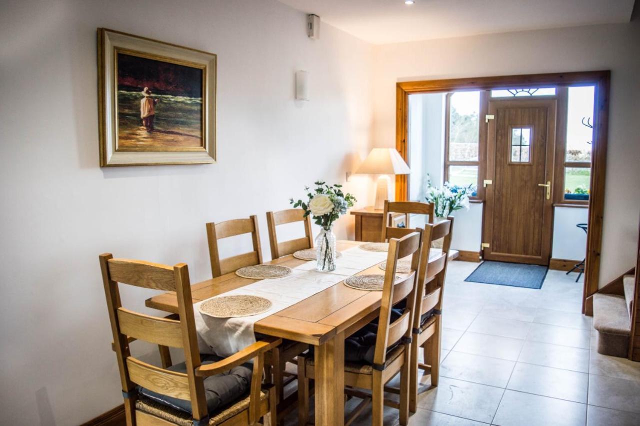 The Heights & Hollows Farmhouse, Saul, Downpatrick, Sleeps 14 Buitenkant foto