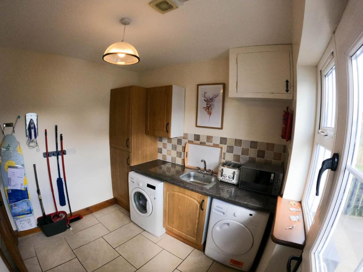 The Heights & Hollows Farmhouse, Saul, Downpatrick, Sleeps 14 Buitenkant foto