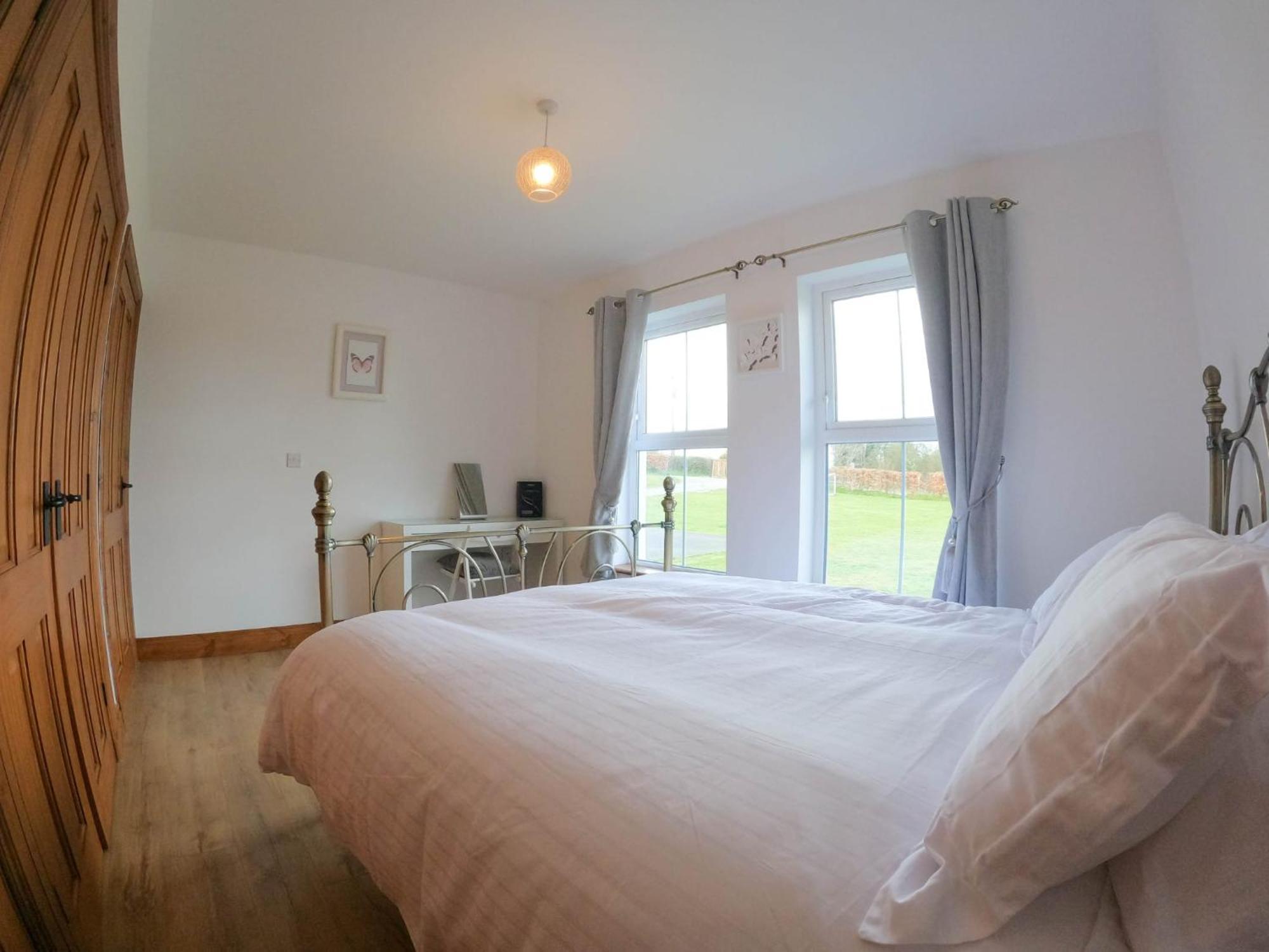 The Heights & Hollows Farmhouse, Saul, Downpatrick, Sleeps 14 Kamer foto